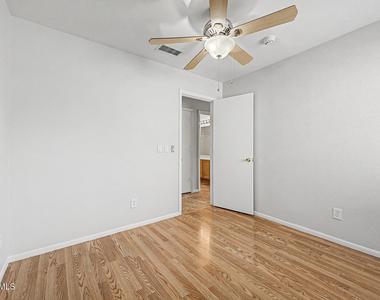 9969 W Mackenzie Drive - Photo Thumbnail 20
