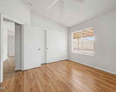 9969 W Mackenzie Drive - Photo Thumbnail 15