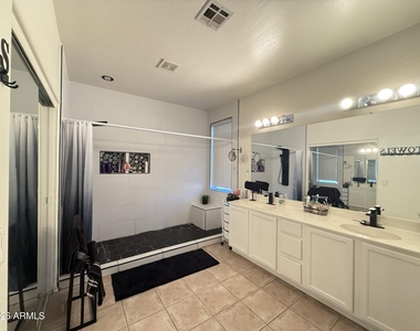 757 W Aloe Place - Photo Thumbnail 14