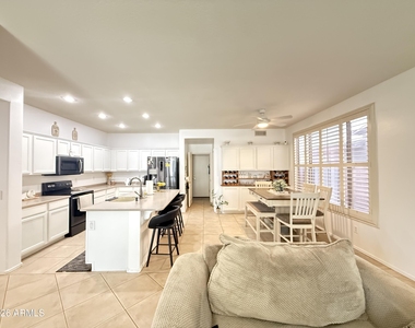 757 W Aloe Place - Photo Thumbnail 6
