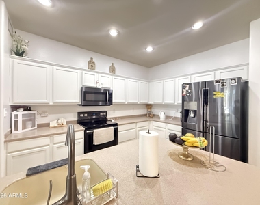 757 W Aloe Place - Photo Thumbnail 5