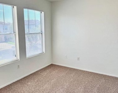 12214 W Apache Street - Photo Thumbnail 20