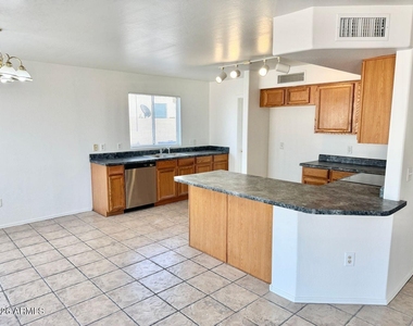 12214 W Apache Street - Photo Thumbnail 6