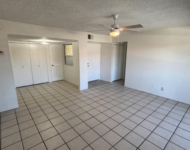1730 W Emelita Avenue - Photo Thumbnail 2