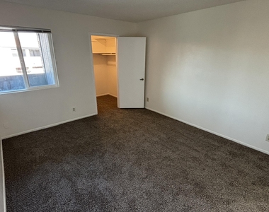 1730 W Emelita Avenue - Photo Thumbnail 7