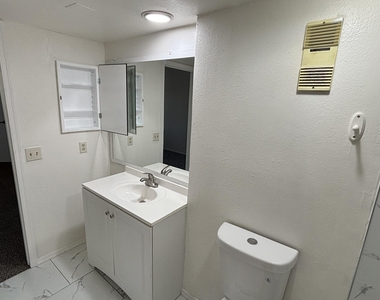 1730 W Emelita Avenue - Photo Thumbnail 11