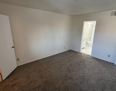 1730 W Emelita Avenue - Photo Thumbnail 8