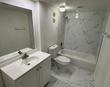 1730 W Emelita Avenue - Photo Thumbnail 10