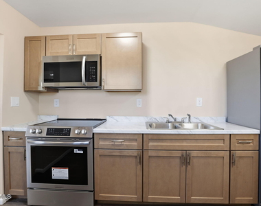 830 N 10th Avenue - Photo Thumbnail 10
