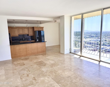 207 W Clarendon Avenue - Photo Thumbnail 3