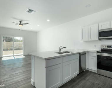 917 S 5th Avenue - Photo Thumbnail 2