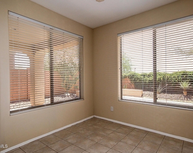 2461 W Muirfield Drive - Photo Thumbnail 4