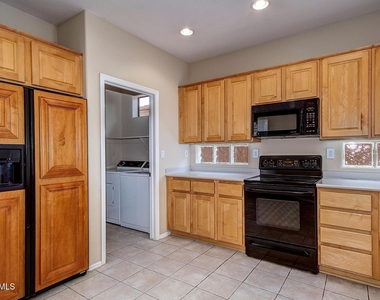 2461 W Muirfield Drive - Photo Thumbnail 7