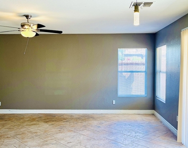 4441 N 111th Lane - Photo Thumbnail 8
