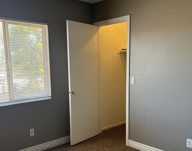 4441 N 111th Lane - Photo Thumbnail 13
