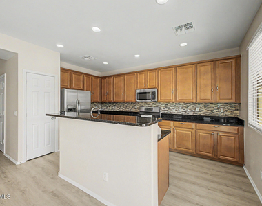 955 E Euclid Avenue - Photo Thumbnail 12