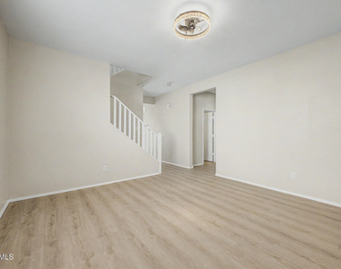 955 E Euclid Avenue - Photo Thumbnail 6