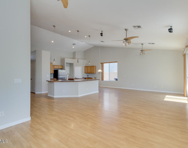 155 E Liberty Lane - Photo Thumbnail 4