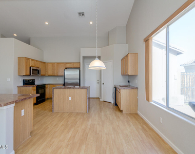 155 E Liberty Lane - Photo Thumbnail 6