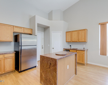 155 E Liberty Lane - Photo Thumbnail 5
