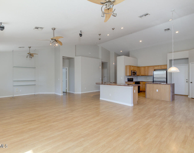 155 E Liberty Lane - Photo Thumbnail 9