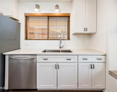 2926 E Brookwood Court - Photo Thumbnail 16