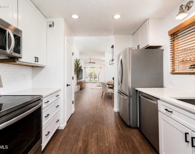 2926 E Brookwood Court - Photo Thumbnail 3