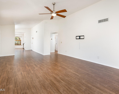 2926 E Brookwood Court - Photo Thumbnail 11