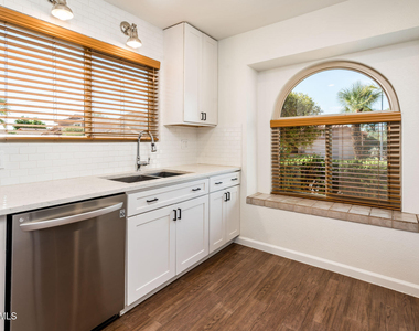 2926 E Brookwood Court - Photo Thumbnail 17