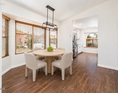 2926 E Brookwood Court - Photo Thumbnail 2