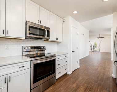 2926 E Brookwood Court - Photo Thumbnail 14