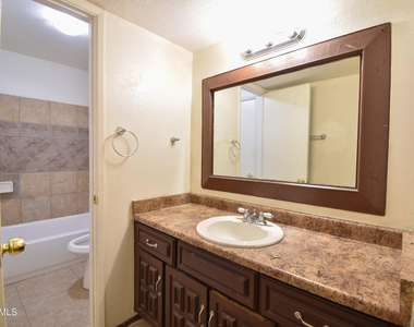 3120 N 67th Lane - Photo Thumbnail 8