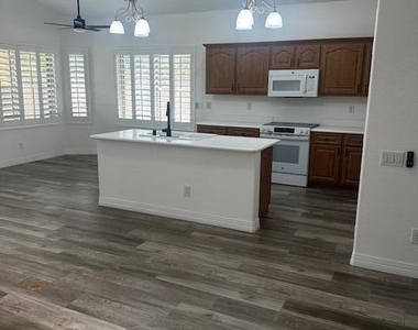 2432 E Cielo Grande Avenue - Photo Thumbnail 4