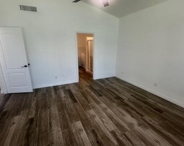 2432 E Cielo Grande Avenue - Photo Thumbnail 8