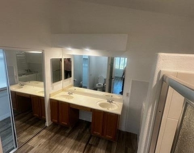 2432 E Cielo Grande Avenue - Photo Thumbnail 9
