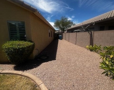 2432 E Cielo Grande Avenue - Photo Thumbnail 20