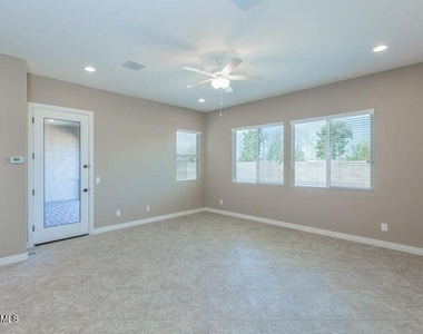 20550 E Raven Drive - Photo Thumbnail 15