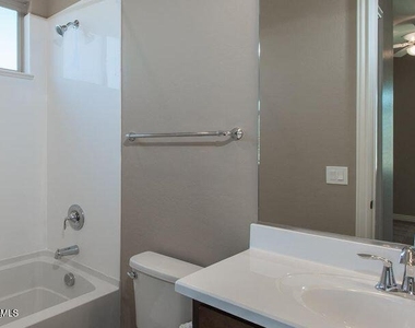 20550 E Raven Drive - Photo Thumbnail 22