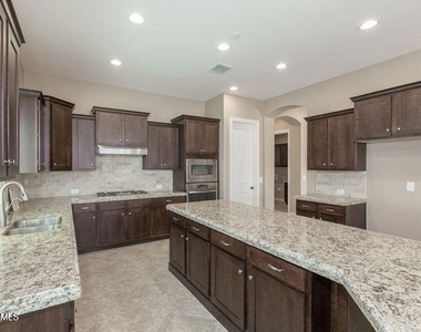 20550 E Raven Drive - Photo Thumbnail 8