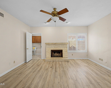 15643 N 50th Street - Photo Thumbnail 7