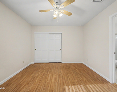 15643 N 50th Street - Photo Thumbnail 20