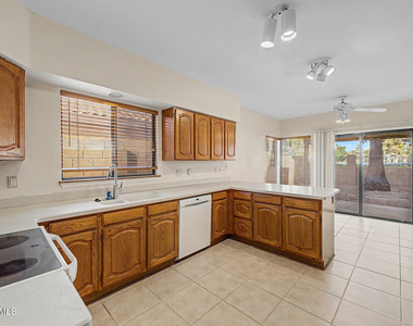 15643 N 50th Street - Photo Thumbnail 16