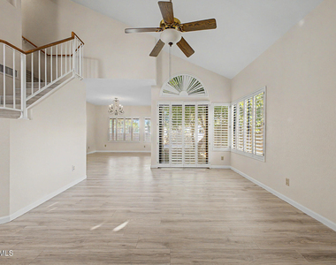 15643 N 50th Street - Photo Thumbnail 5