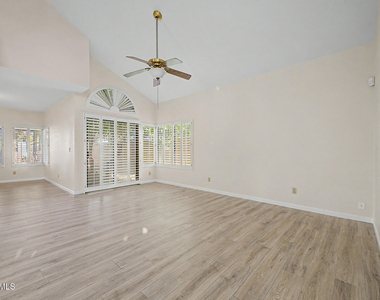 15643 N 50th Street - Photo Thumbnail 4