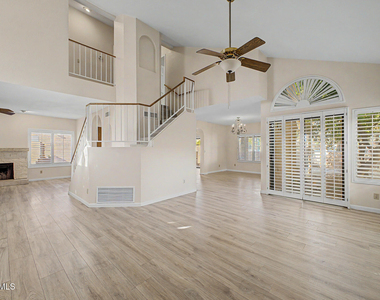 15643 N 50th Street - Photo Thumbnail 6