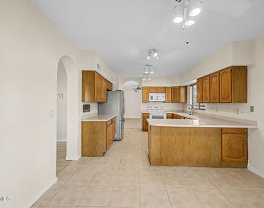 15643 N 50th Street - Photo Thumbnail 14