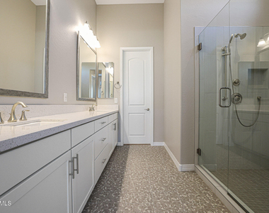 7276 E Calle Primera Vista - Photo Thumbnail 13