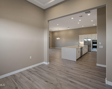 7276 E Calle Primera Vista - Photo Thumbnail 4