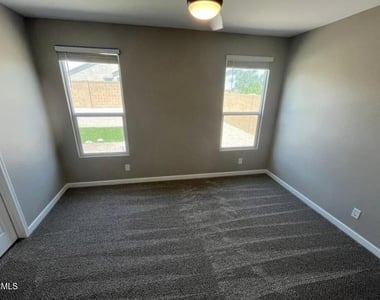 8530 W Millerton Way - Photo Thumbnail 12