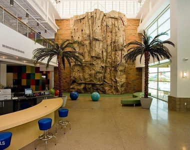 8530 W Millerton Way - Photo Thumbnail 20